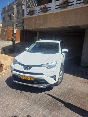 מודעת רכב טויוטה RAV4