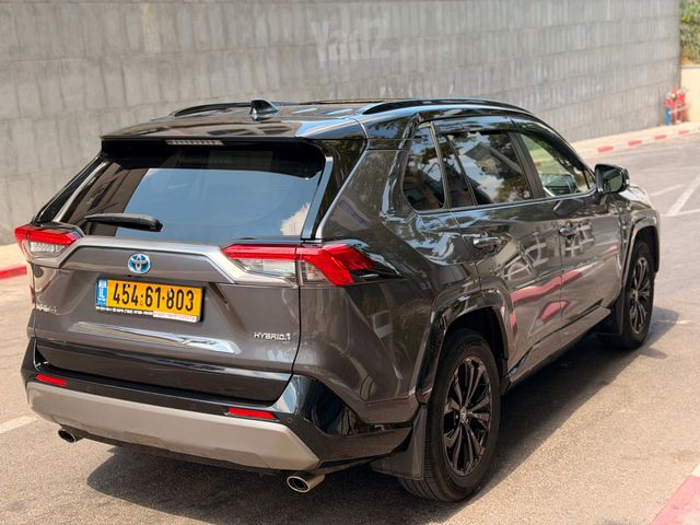 טויוטה RAV4