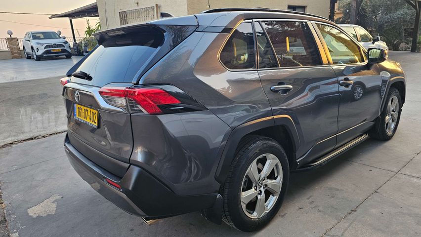 טויוטה RAV4