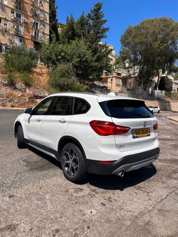 ב מ וו X1