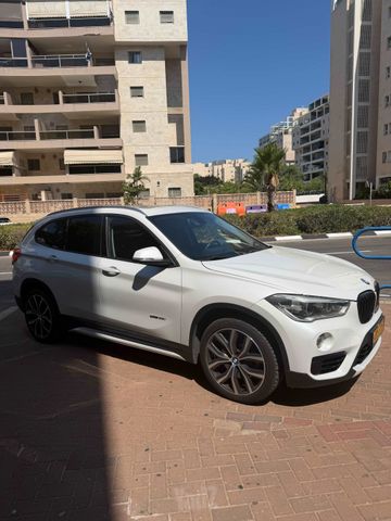 ב מ וו X1