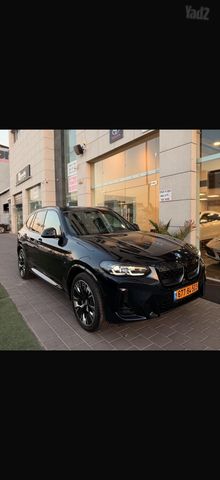 ב מ וו iX3
