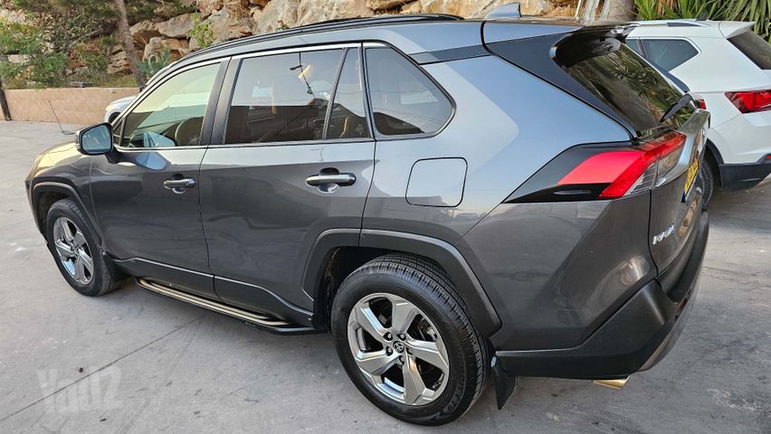 טויוטה RAV4