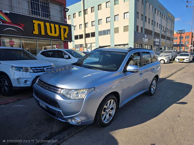 מיצובישי אאוטלנדר