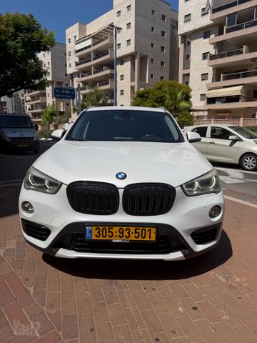ב מ וו X1