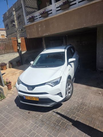 טויוטה RAV4