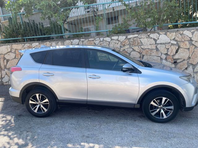 טויוטה RAV4