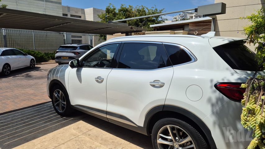מודעת רכב אם ג'י EHS PHEV