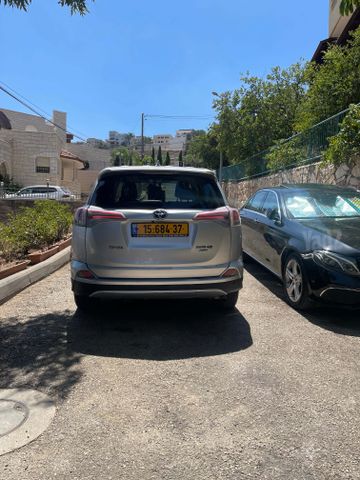 טויוטה RAV4