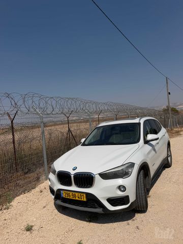 ב מ וו X1