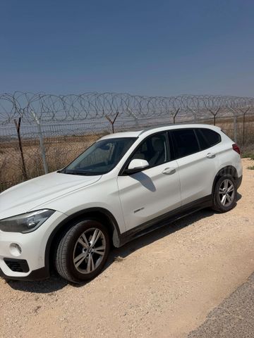 ב מ וו X1
