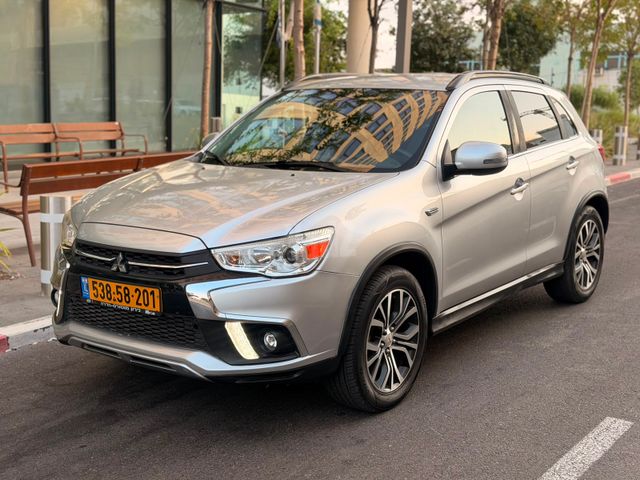 מודעת רכב מיצובישי ASX