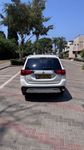מיצובישי אאוטלנדר