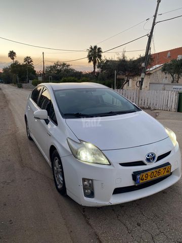 טויוטה פריוס