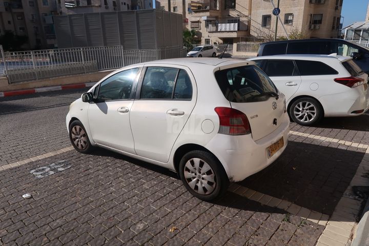 טויוטה יאריס
