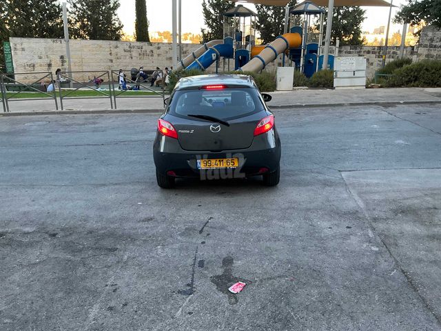 מודעת רכב מאזדה 2