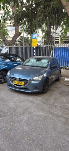 מודעת רכב מאזדה 2