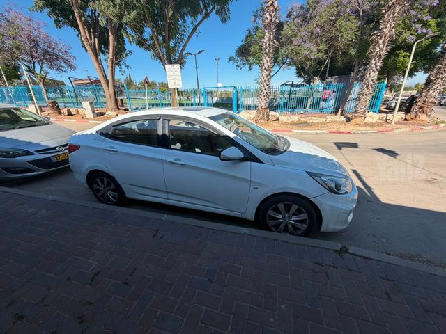 יונדאי אקסנט i25