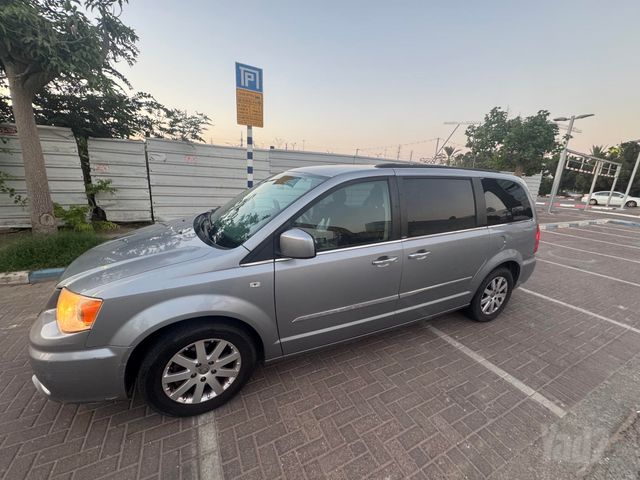 גראנד וויאג'ר 4X2 Touring אוט׳ מיניוואן / MPV 7 מק 3.6 (279 כ״ס)