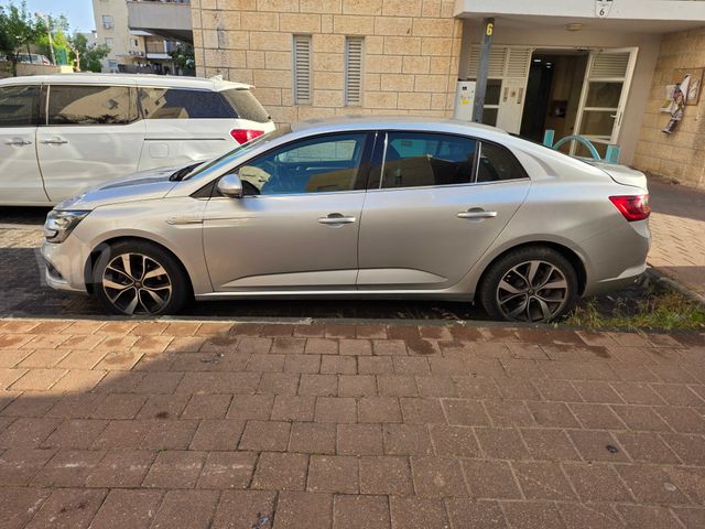 רנו מגאן