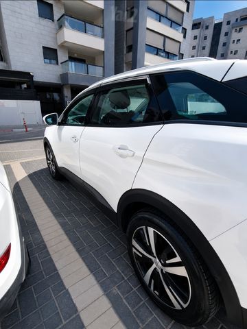 פיג'ו 3008