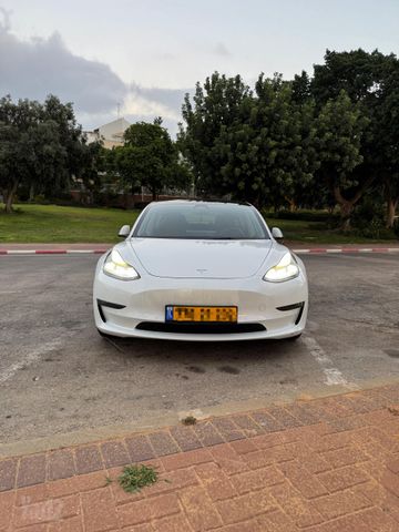 מודעת רכב טסלה מודל 3