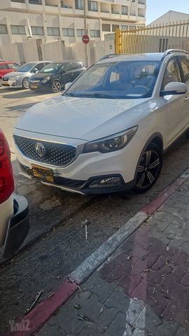 אם ג'י ZS