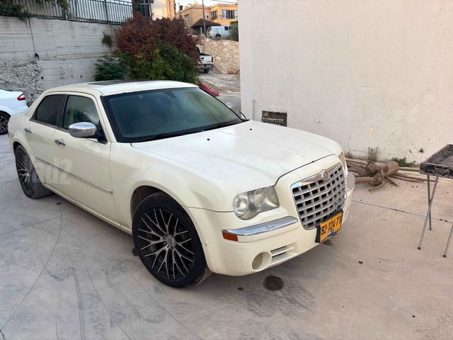 מודעת רכב קרייזלר 300