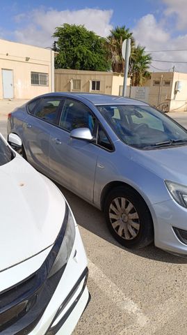 אופל אסטרה