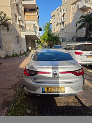רנו מגאן