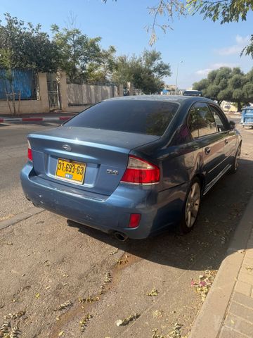 סובארו B4/לגאסי