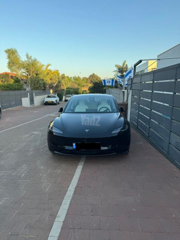מודעת רכב טסלה מודל 3