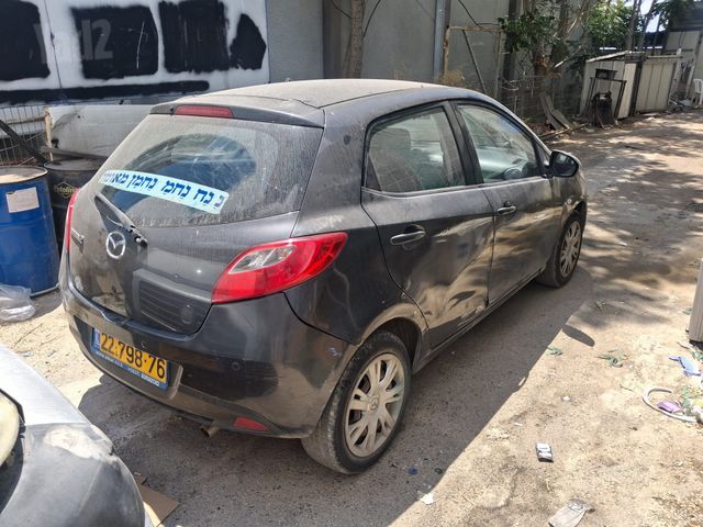 מודעת רכב מאזדה 2