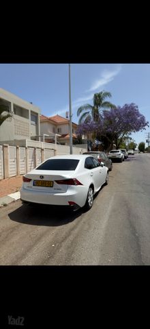 לקסוס IS