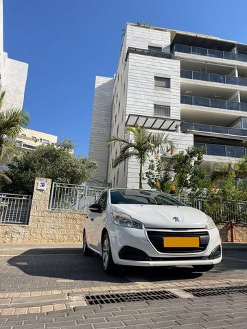 פיג'ו 208