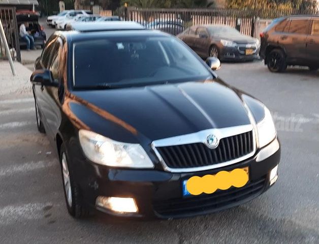 אוקטביה  Elegance אוט׳ בנזין סדאן 1.4 (122 כ״ס)