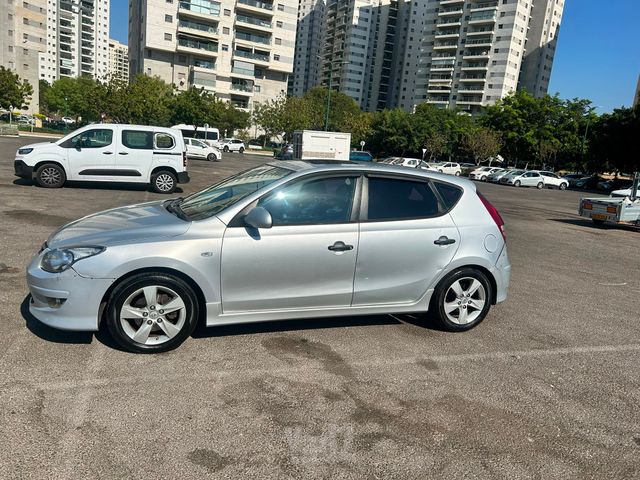 יונדאי i30