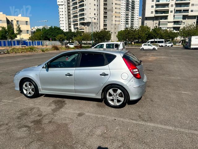 יונדאי i30