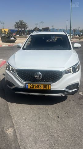 מודעת רכב אם ג'י ZS