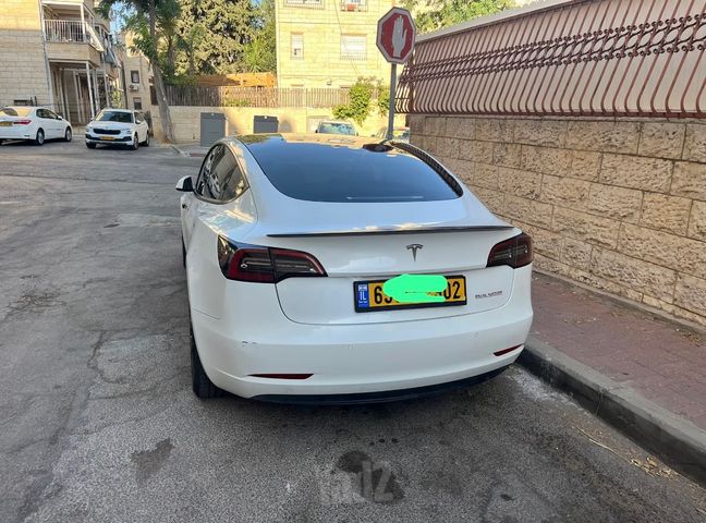 מודעת רכב טסלה מודל 3