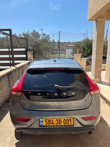 וולוו V40