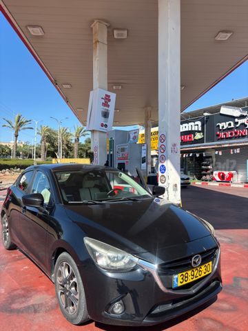 מודעת רכב מאזדה 2