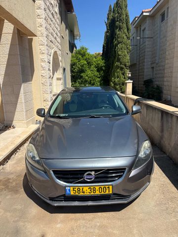 וולוו V40