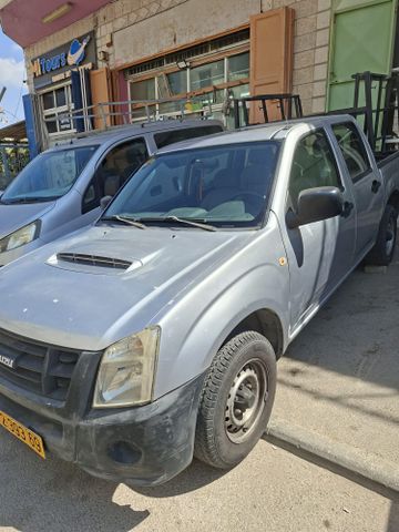 איסוזו די-מקס