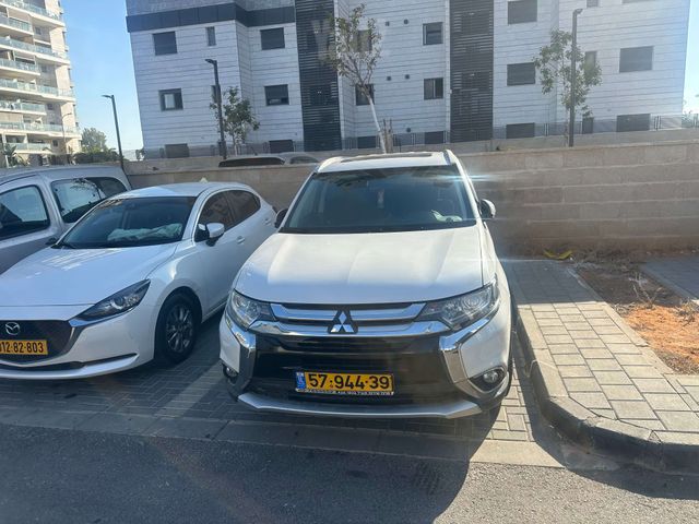 מיצובישי אאוטלנדר