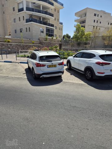 ב מ וו X1