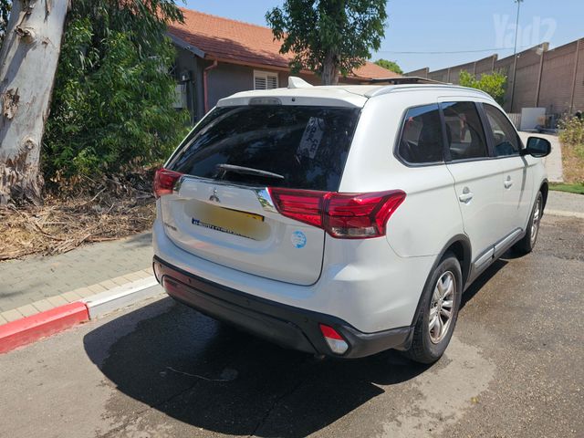 מיצובישי אאוטלנדר