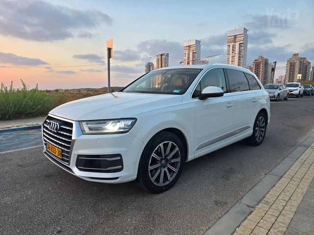 מודעת רכב אאודי Q7