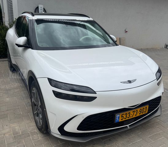 מודעת רכב ג'נסיס GV60