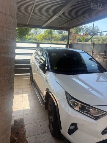 טויוטה RAV4